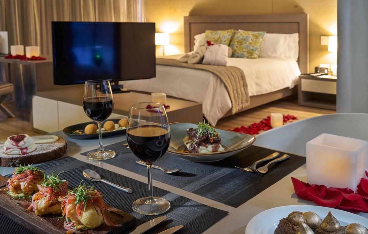 Hotel 100 Luxury Suites By Preferred Μπογκοτά Εξωτερικό φωτογραφία A room at the hotel