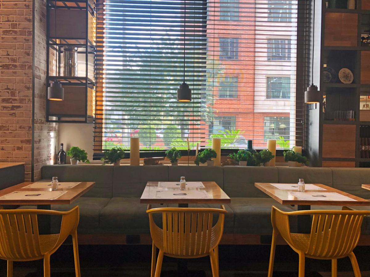 Hotel 100 Luxury Suites By Preferred Μπογκοτά Εξωτερικό φωτογραφία Interior of a restaurant in New York City