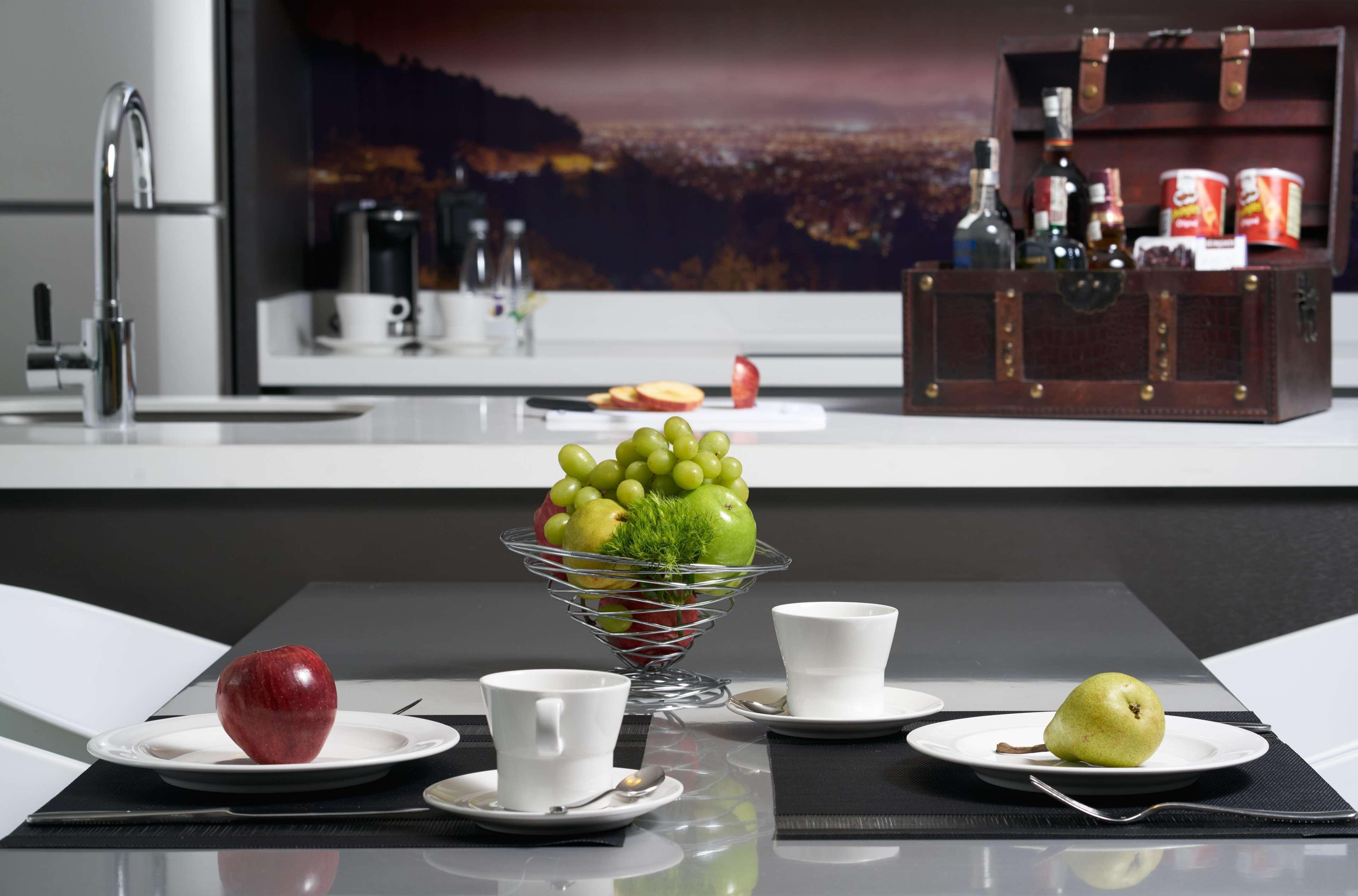 Hotel 100 Luxury Suites By Preferred Μπογκοτά Εξωτερικό φωτογραφία A kitchen with a built-in coffee machine