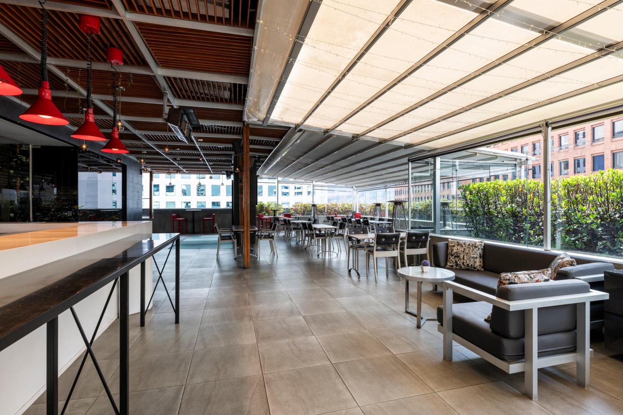 Hotel 100 Luxury Suites By Preferred Μπογκοτά Εξωτερικό φωτογραφία The 10th floor of the building