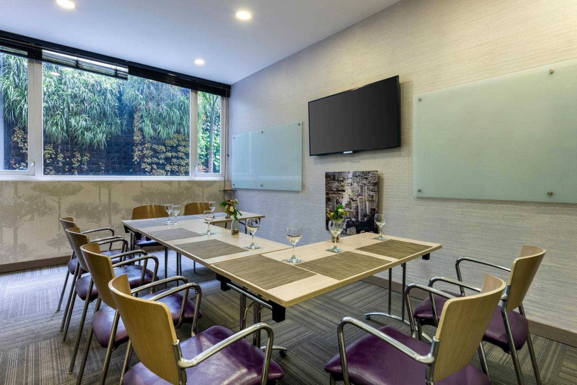 Hotel 100 Luxury Suites By Preferred Μπογκοτά Εξωτερικό φωτογραφία Meeting room